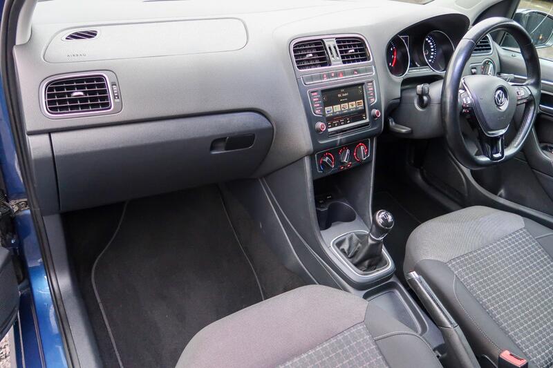 VOLKSWAGEN POLO